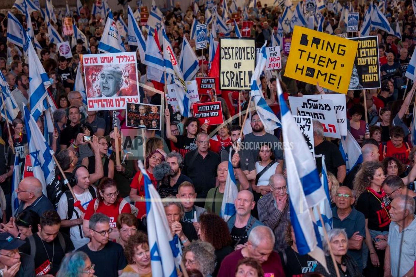 Χιλιάδες διαδήλωσαν στο Ισραήλ απαιτώντας συμφωνία με τη Χαμάς για τους ομήρους
