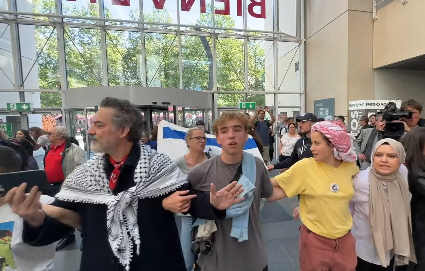 Η ελβετική αστυνομία απομάκρυνε φοιτητές που διαδήλωναν υπέρ των Παλαιστινίων από το Πανεπιστήμιο της Γενεύης