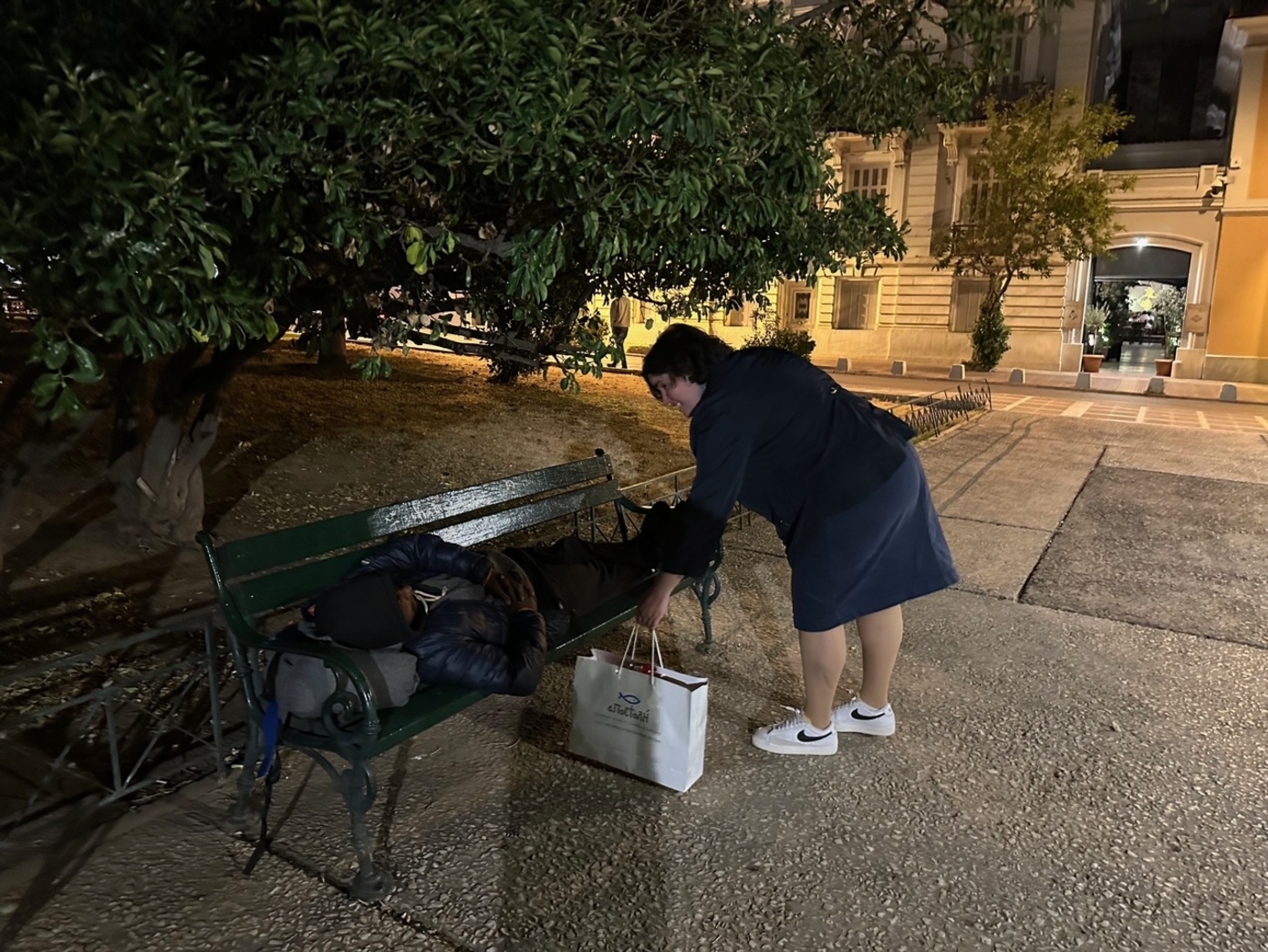 Δίπλα σε κάθε άστεγο της Αθήνας τη Μεγάλη Εβδομάδα η «Αποστολή»
