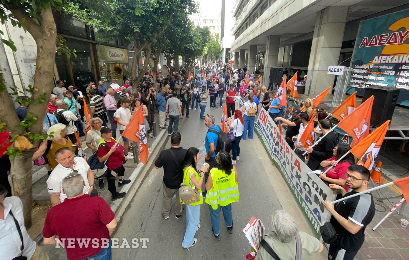 Στους δρόμους οι δημόσιοι και δημοτικοί υπάλληλοι &#8211; Συγκεντρώσεις στο κέντρο της Αθήνας