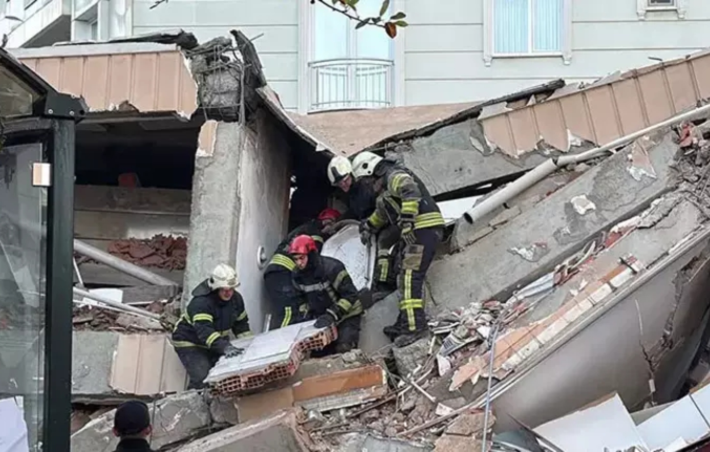 Τραγωδία στην Τουρκία: Ανασύρθηκε νεκρό το 12χρονο αγόρι πενταμελούς οικογένειας που εγκλωβίστηκε στα συντρίμμια επταώροφου κτιρίου