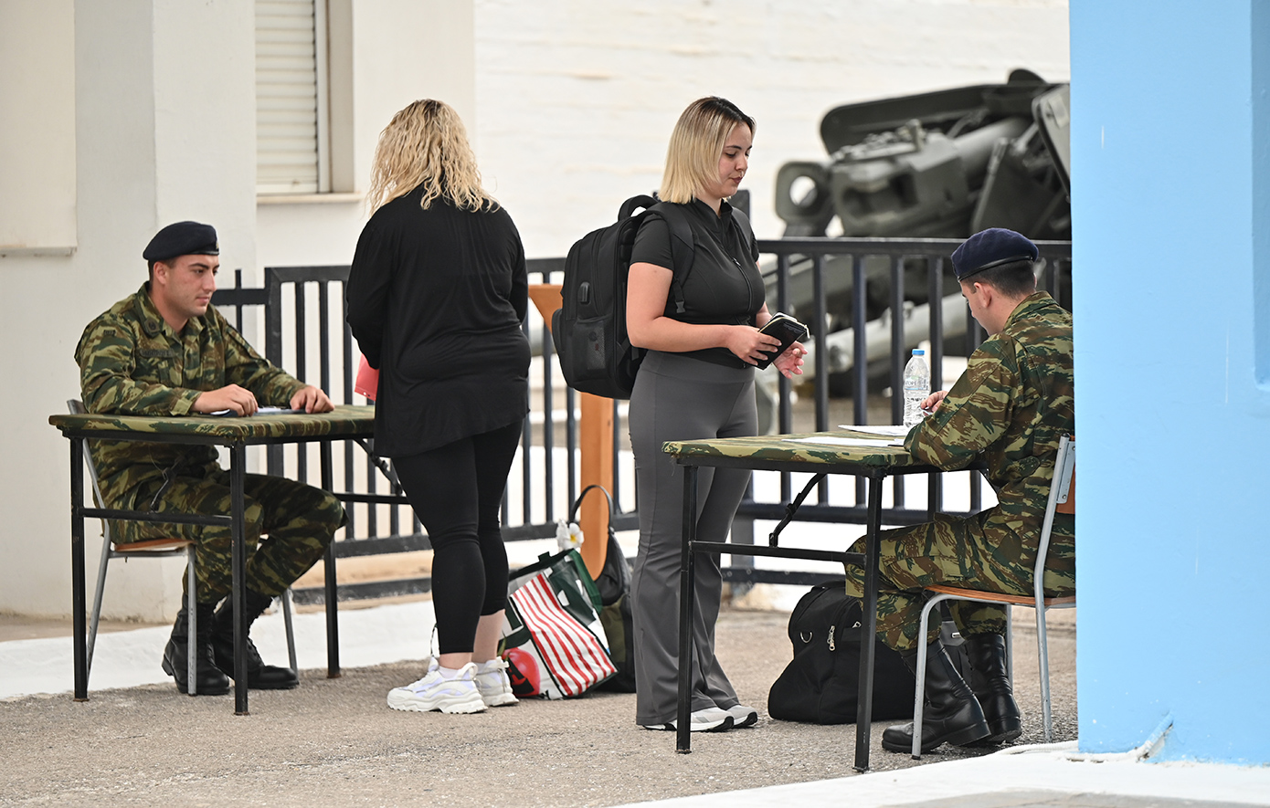 Λαμία: Παρουσιάστηκαν οι πρώτες γυναίκες που θα υπηρετήσουν στον στρατό
