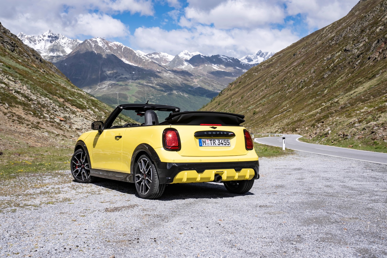 MINI John Cooper Works Cabrio: Κορυφαίες επιδόσεις με ανοιχτή οροφή MINI John Cooper Works Cabrio: Κορυφαίες επιδόσεις με ανοιχτή οροφή