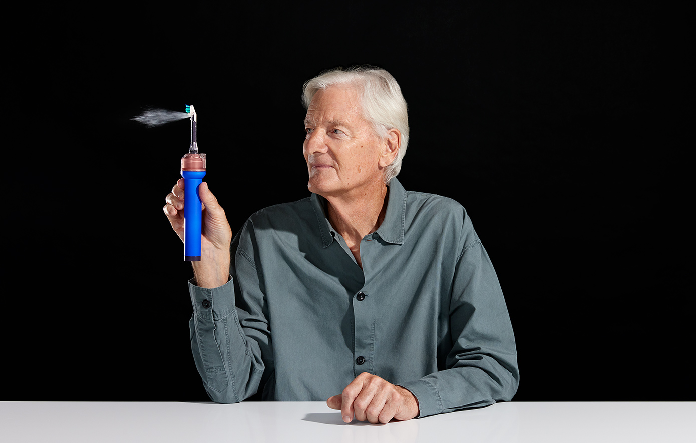 Dyson CameraJet™: Η μοναδική οδοντόβουρτσα με κάμερα και πίδακα υγρού που εντοπίζει τα κενά ανάμεσα στα δόντια και απομακρύνει την πλάκα Dyson CameraJet™: Η μοναδική οδοντόβουρτσα με κάμερα και πίδακα υγρού που εντοπίζει τα κενά ανάμεσα στα δόντια και απομακρύνει την πλάκα