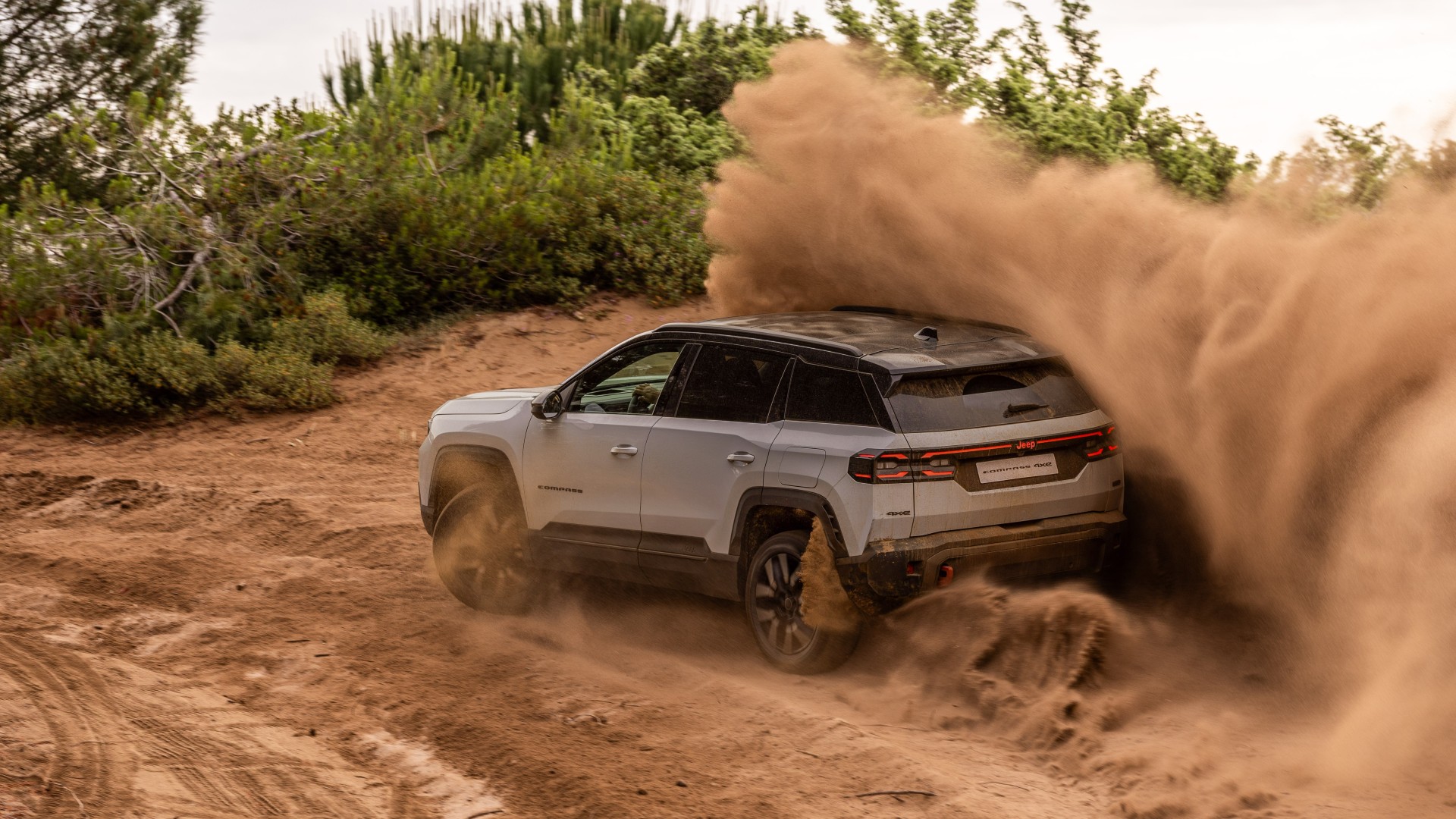 Jeep Compass: Νέες εκδόσεις με μεγαλύτερη αυτονομία Jeep Compass: Νέες εκδόσεις με μεγαλύτερη αυτονομία