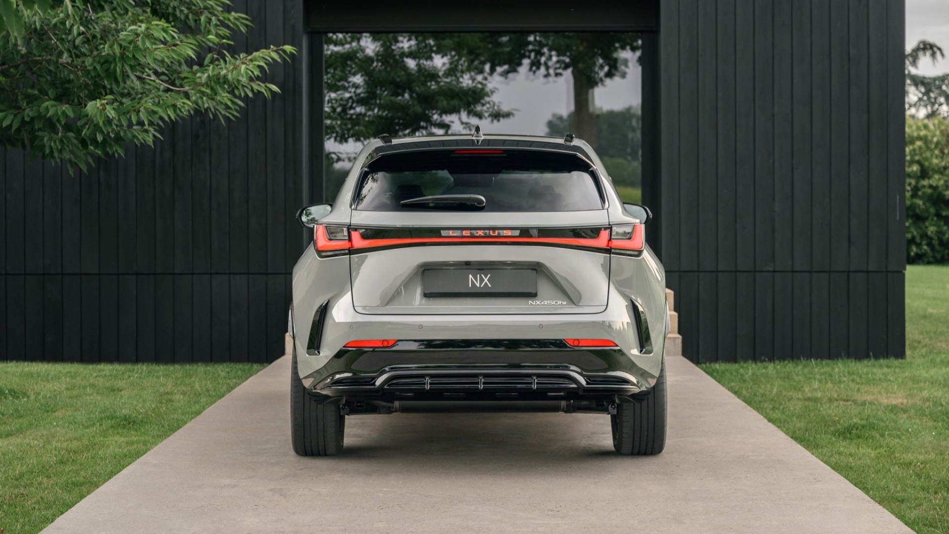 Lexus NΧ: Με ηλεκτρική αυτονομία άνω των 100 χιλιομέτρων Lexus NΧ: Με ηλεκτρική αυτονομία άνω των 100 χιλιομέτρων