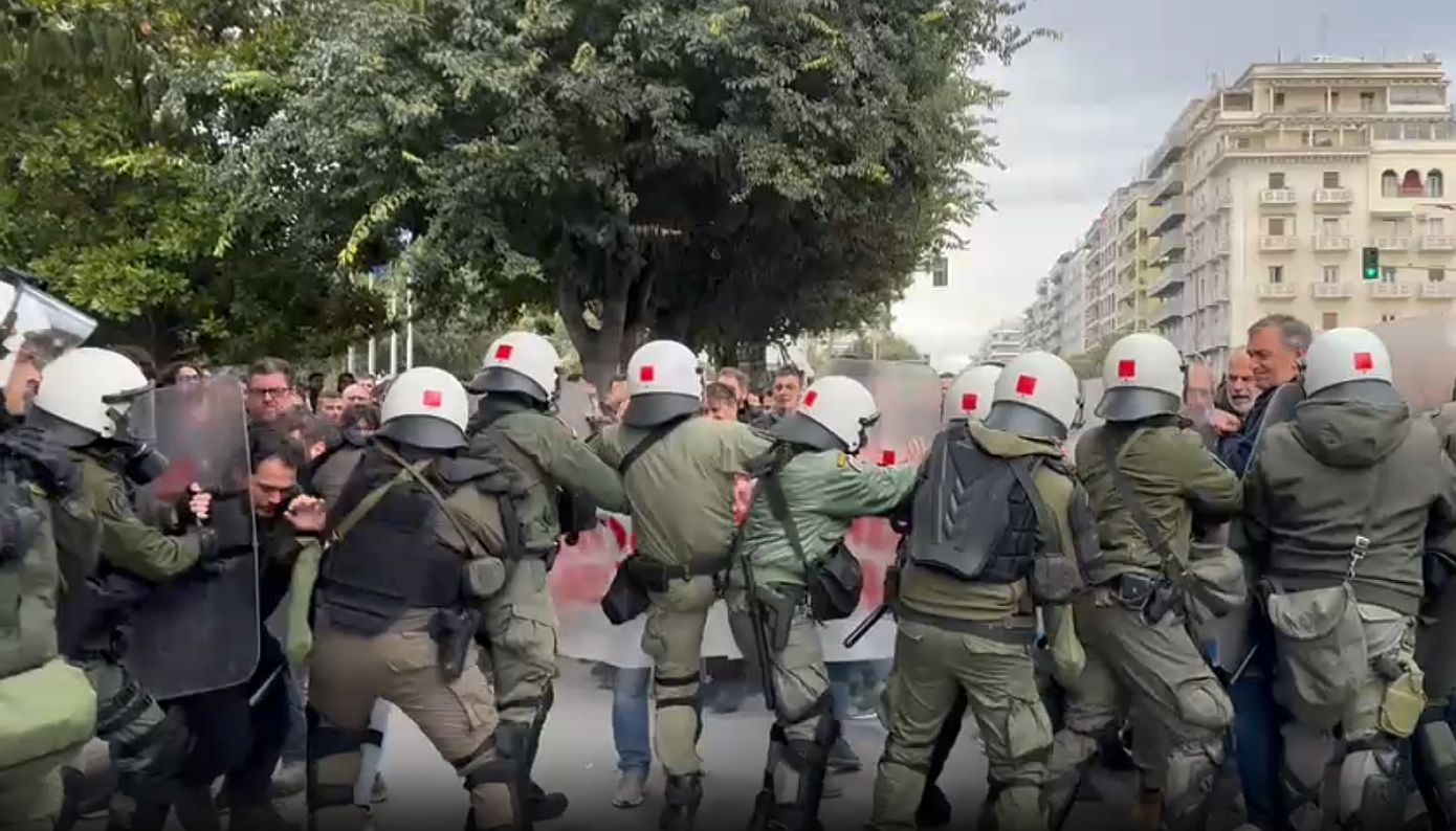 Ένταση, χημικά και 6 προσαγωγές στο κέντρο της Θεσσαλονίκης με αφορμή εκδήλωση του Κασιδιάρη σε ξενοδοχείο της πόλης