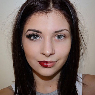 12-makeup-selfie-woman