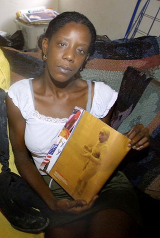 Marcy Borders, "the dust lady" who escaped from the 81st Floor of the World Trade Centre, holding picture of herself covered in dust