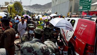 Members of Saudi Red Crescent tend to pilgrims who were victims of a crush caused by large numbers of people pushing at Mina, outside the Muslim holy city of Mecca in this handout picture published on Facebook account of the Saudi Red Crescent September 24, 2015.REUTERS/Saudi Red Crescent/Handout via ReutersATTENTION EDITORS - THIS IMAGE WAS PROVIDED BY A THIRD PARTY. REUTERS IS UNABLE TO INDEPENDENTLY VERIFY THE AUTHENTICITY, CONTENT, LOCATION OR DATE OF THIS IMAGE. IT IS DISTRIBUTED EXACTLY AS RECEIVED BY REUTERS, AS A SERVICE TO CLIENTS. FOR EDITORIAL USE ONLY. NOT FOR SALE FOR MARKETING OR ADVERTISING CAMPAIGNS. NO SALES.