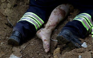 ATTENTION EDITORS - VISUAL COVERAGE OF SCENES OF DEATHA rescue team member digs to retrieve the body of a landslide victim in Santa Catarina Pinula, on the outskirts of Guatemala City, October 2, 2015. Hundreds of rescue workers dug through sludge and rock on Friday looking for survivors of a massive mudslide in Guatemala that killed at least nine people and left as many as 600 missing, burying homes in a town on the edge of the capital. Heavy rains swept a torrent of boulders and mud over dozens of homes on Thursday night in Santa Catarina Pinula on the southeastern flank of Guatemala City, one of the worst mudslides to hit the poor Central American country in recent memory. REUTERS/Josue DecaveleTEMPLATE OUT