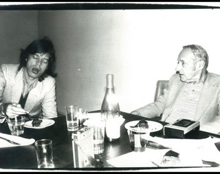 Ο Ουίλλιαμ Μπάροουζ με τον Μικ Τζάγκερ, σπάνιο φωτογραφικό ντοκουμέντο του Άντι Γουόρχολ
