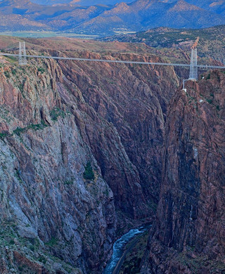 ΗΠΑ. Μην κοιτάξεις κάτω! Η γέφυρα αυτή στο Κολοράντο είναι η υψηλότερη κρεμαστή γέφυρα της Αμερικής σε ύψος 320 μέτρων πάνω από το έδαφος. 