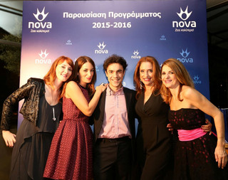 Photo 4: Η δυνατή ομάδα του Novacinema και του Novalifε, καθώς και η διευθύντρια προγράμματος των κινηματογραφικών καναλιών της Nova. Από αριστερά προς τα δεξιά η κα. Λιλιάνα Αβρούσιν, η κα. Τζούλια Κοφίτσα, ο κ. Δημήτρης Κουρούμπαλης, η κα. Πόλυ Λυκούργου και η κα. Αγάπη Κεφαλογιάννη