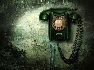 Old_phone_on_the_destroyed_wall
