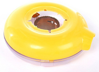 Καθαριστής καλαμποκιού: περάστε το καλαμπόκι από την τρύπα αυτή και συλλέξτε τους σπόρους του μέσα στο πλάισιό του που μοιάζει με ντόνατ