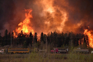 2016-05-04T213739Z_981865677_S1BETCEGLNAB_RTRMADP_3_CANADA-WILDFIRE-FORTMCMURRAY