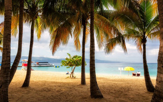 Ονειρική, εξωτική παραλία στην Τζαμάικα
