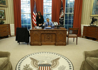 President+Obama+Signs+Bills+Oval+Office+White+fJZfp99c6wsl