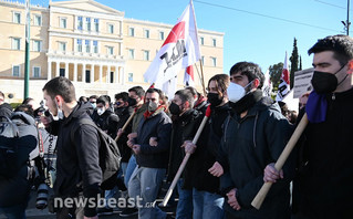 Πανεκπαιδευτικό συλληλητήριο είναι σε εξέλιξη αυτή την ώρα στο κέντρο της Αθήνας