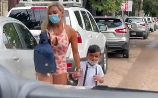 Μοντέλο στη Βολιβία με τον γιο της Μοντέλο στη Βολιβία με τον γιο της