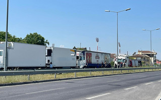 Σύγκρουση τριών φορτηγών στη Λάρισα