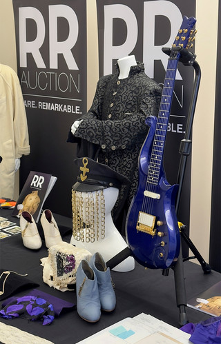 Δημοπρατούνται ρούχα του Prince