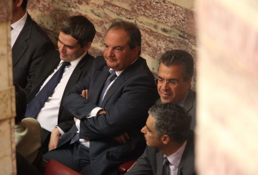 Με ποιους μιλά ο «σιωπηλός» πρώην πρωθυπουργός