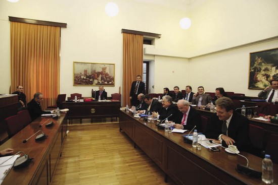 Ο κατάλογος με τα «δωράκια» στην Εξεταστική για τη Siemens