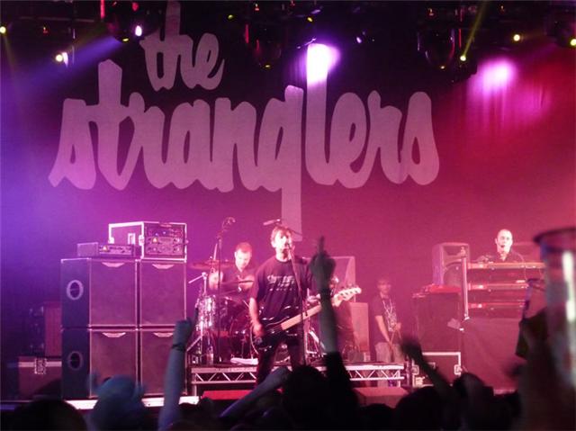 Billy Idol & The Stranglers την Παρασκευή