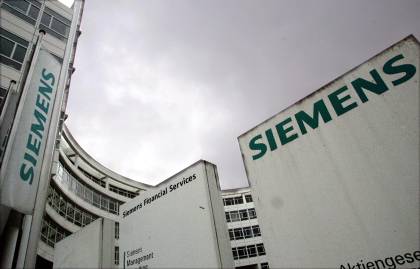 Siemens: Κλήση για απολογία και στον κουμπάρο