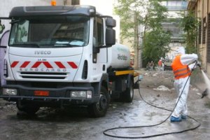 Παριστάνουν τους καθαριστές του δήμου Αθηναίων