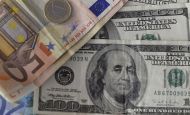 Νέα υποχώρηση του ευρώ έναντι του δολαρίου