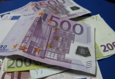 Στα 1.000 ευρώ οι περικοπές στις απολαβές των βουλευτών