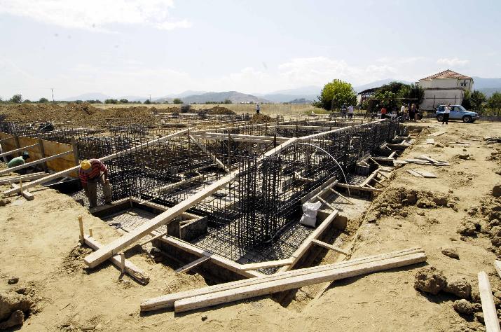 Ένας στους δύο εκδίδει άδεια, αλλά… δε χτίζει