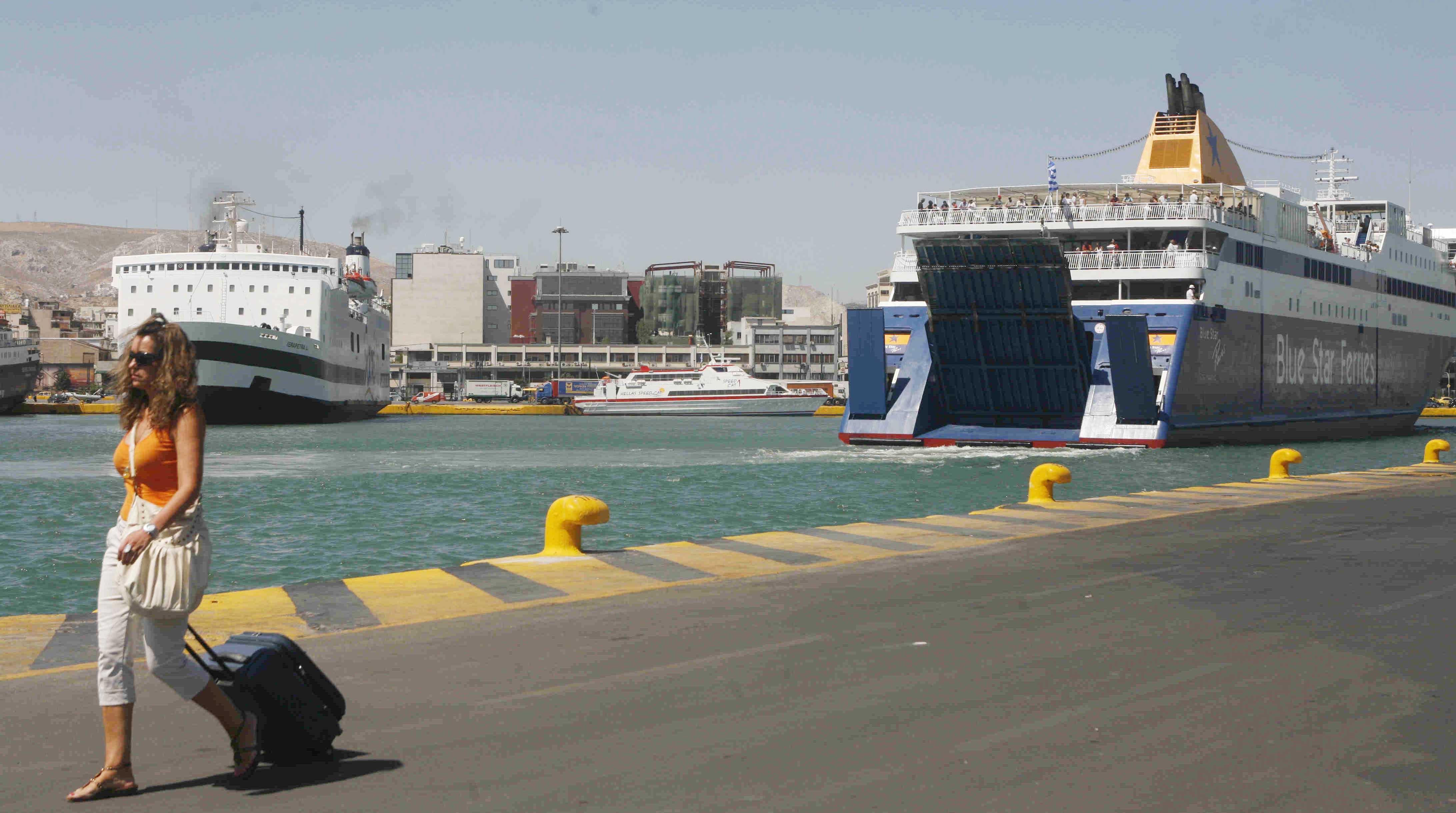 Μειώθηκε η επιβατική κίνηση στο λιμάνι του Πειραιά