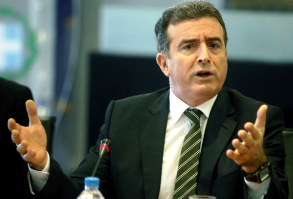 Μείωση των τιμών και «καρτέλ» στο επίκεντρο