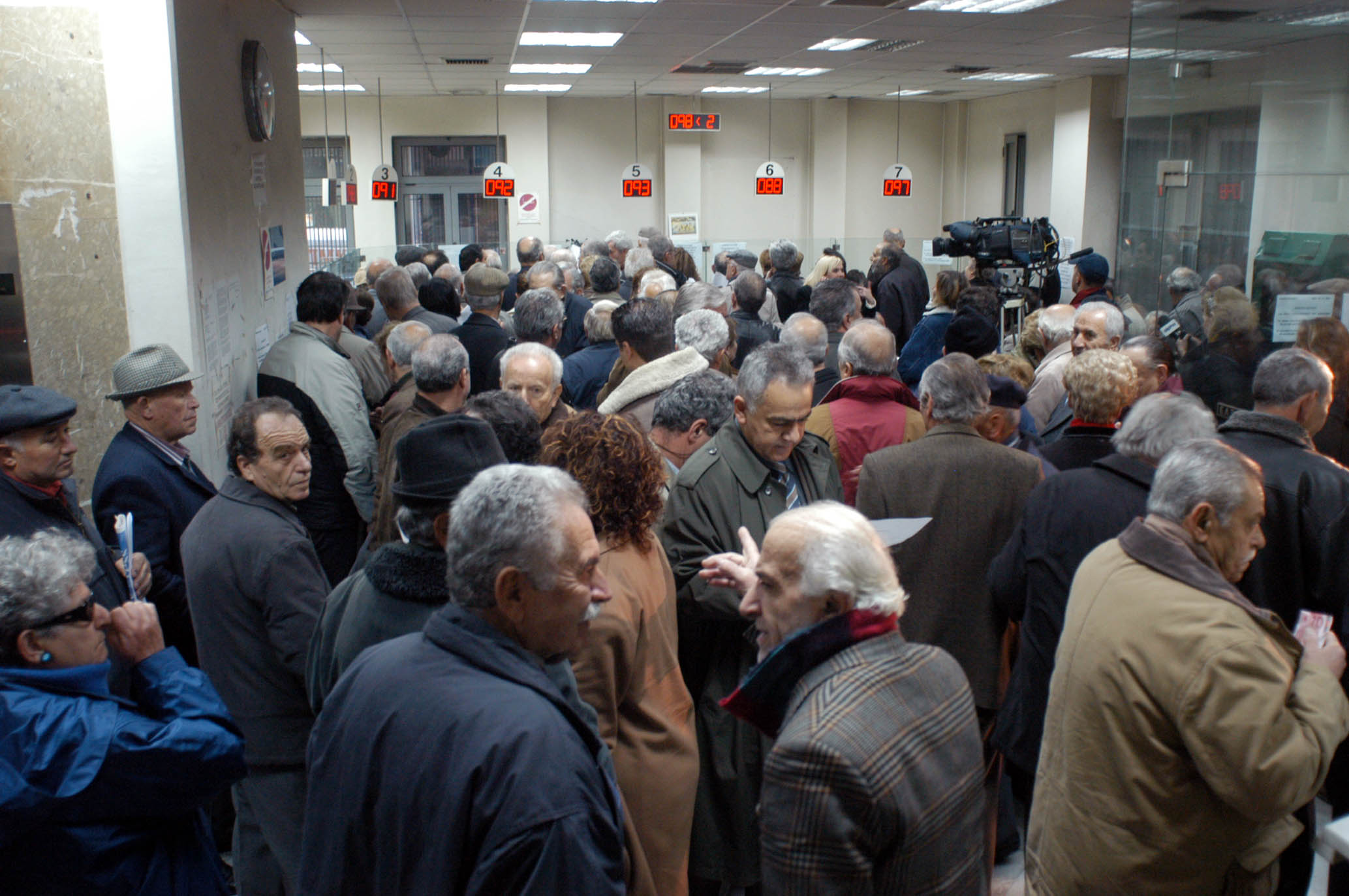 Κραυγή αγωνίας για τα υπερχρεωμένα νοικοκυριά