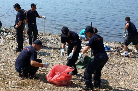 Εργασίες καθαριότητας στη περιοχή του ΣΕΦ