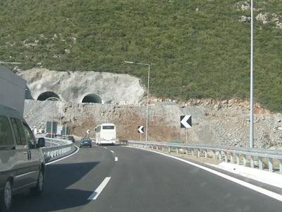 Ολιγόλεπτες διακοπές κυκλοφορίας στον αυτοκινητόδρομο Τρίπολη-Καλαμάτα