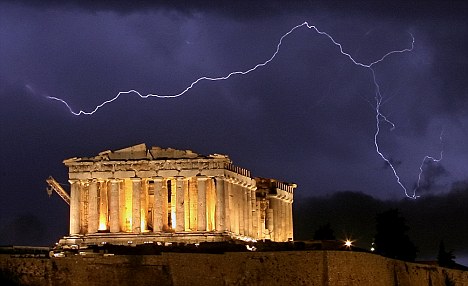 «Οι ευθύνες κομμάτων και τρόικας για την ελληνική κρίση»