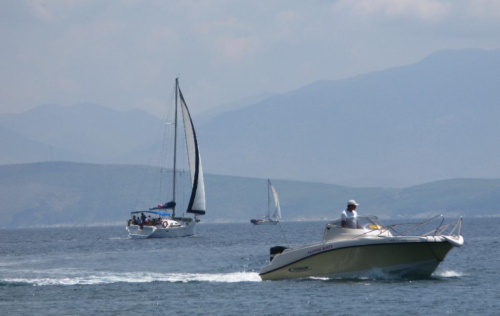 Λαχτάρησαν τέσσερις τουρίστες σε ιστιοφόρο