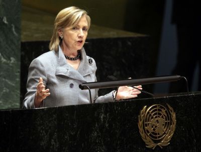 Η Χίλαρι ζητά όλες οι χώρες να αναγνωρίσουν το Κόσοβο