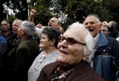 Διαμαρτυρία συνταξιούχων για το «πετσόκομμα» των επικουρικών