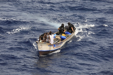 Ανήλικοι πειρατές απήγαγαν τον έλληνα ναυτικό