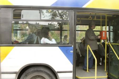 Έξι τραυματίες από σύγκρουση λεωφορείου στον Πειραιά