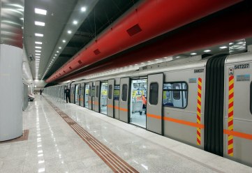 Επέκταση της λειτουργίας του μετρό έως τις 2 π.μ. ανακοίνωσε ο Σπίρτζης