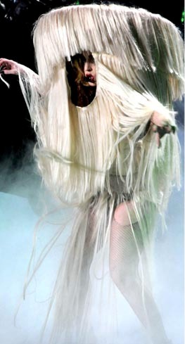 Από ποιον εμπνεύστηκε η Gaga αυτό το look