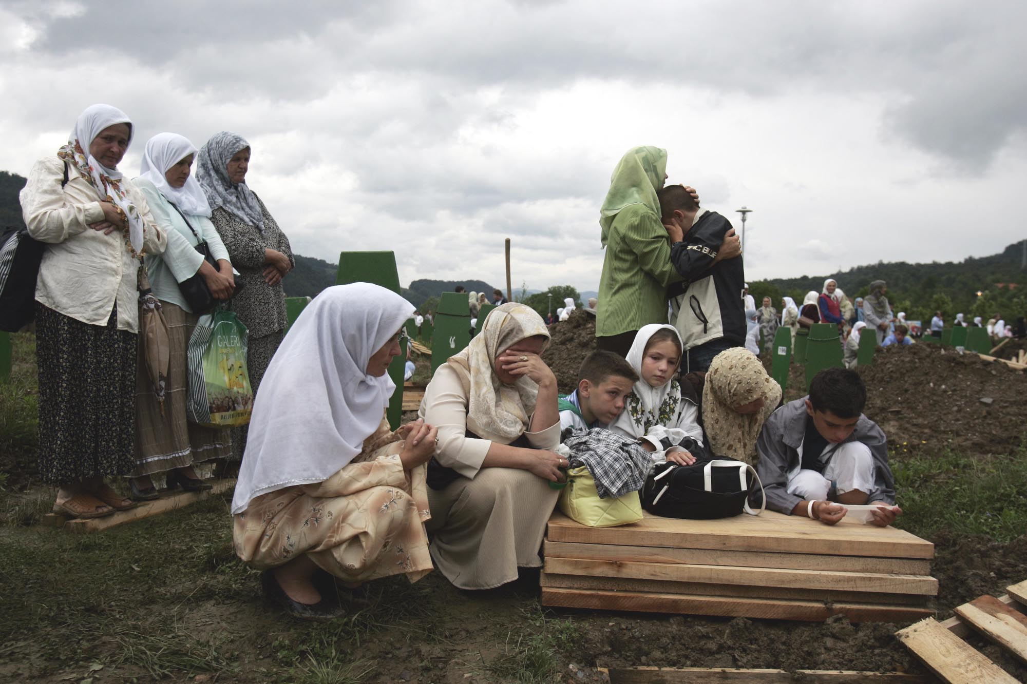 Η Ολλανδία υπεύθυνη για το θάνατο τριών βοσνίων μουσουλμάνων στη Σρεμπρένιτσα