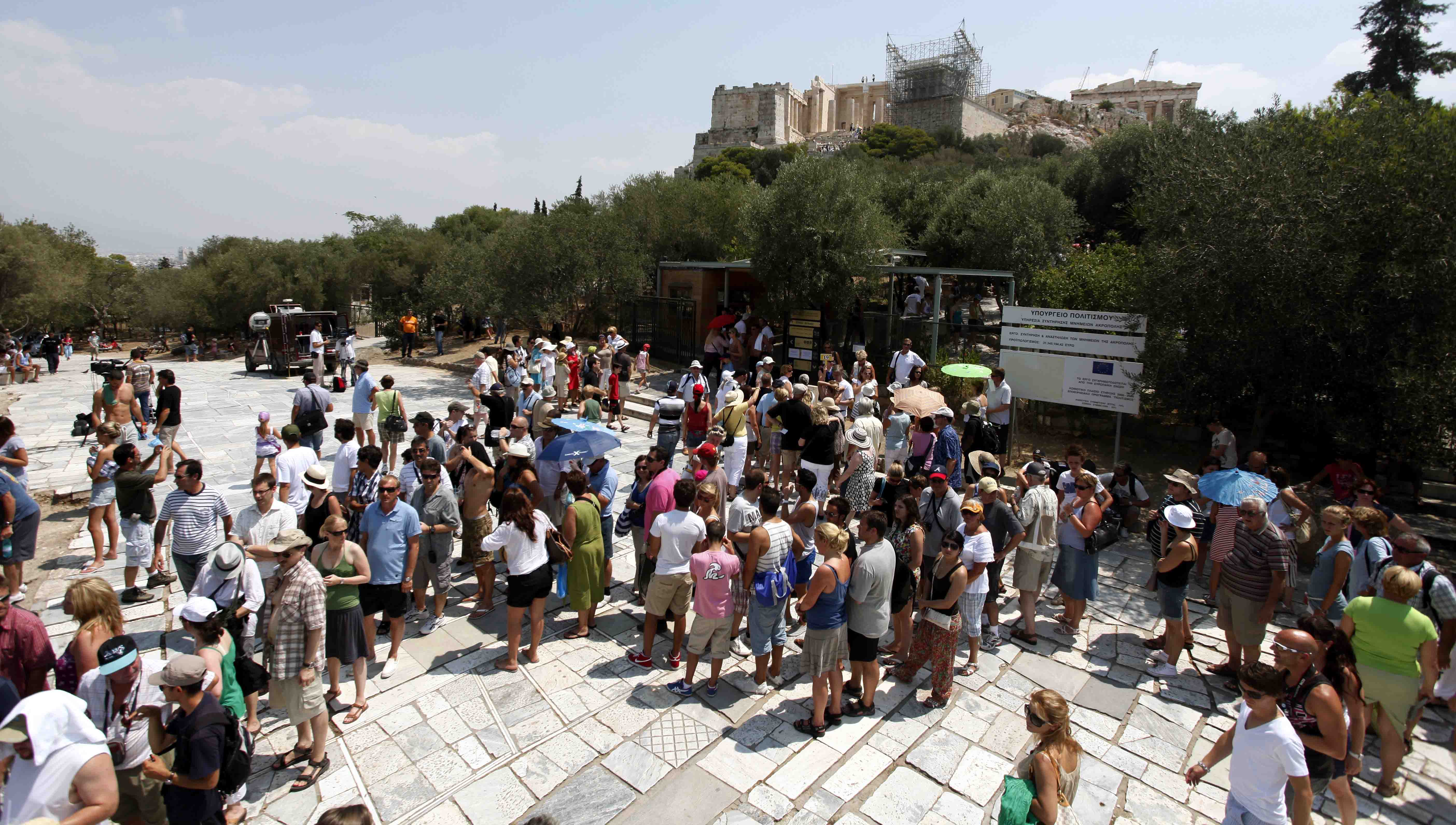 Καταγγέλλουν τον αποκλεισμό της Ακρόπολης